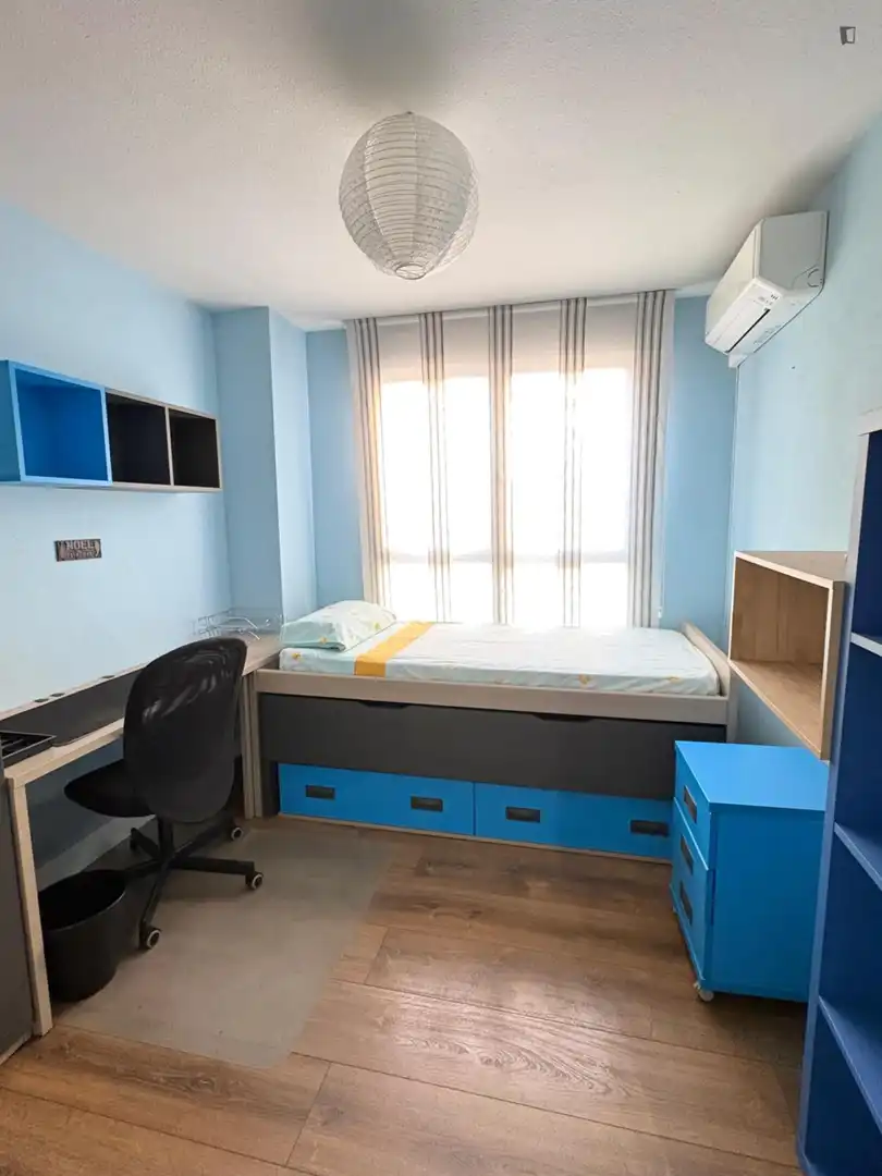 Dormitori de Apartament per a compartir en Leganés amb Aire condicionat, Moblat i Forn