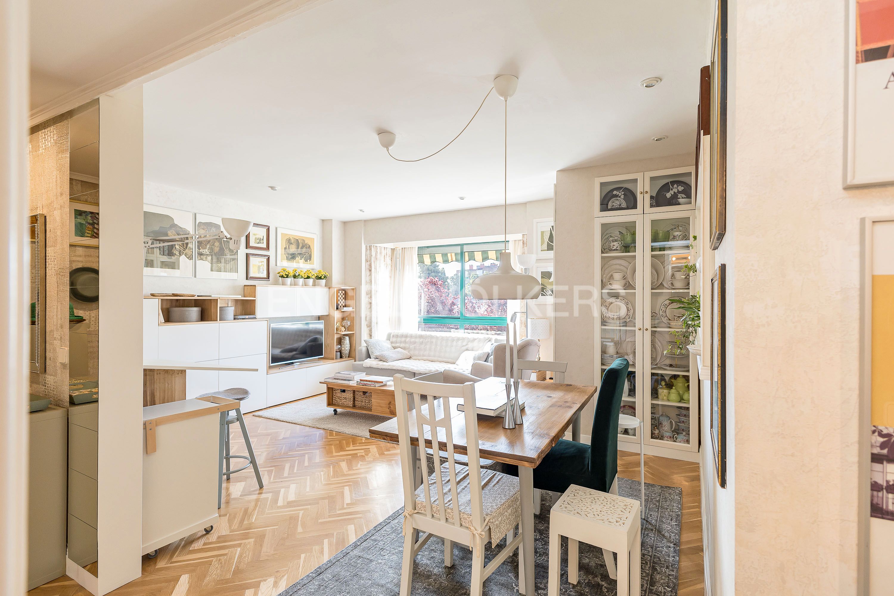 Sala d'estar de Apartament en venda en  Madrid Capital amb Aire condicionat, Calefacció i Parquet