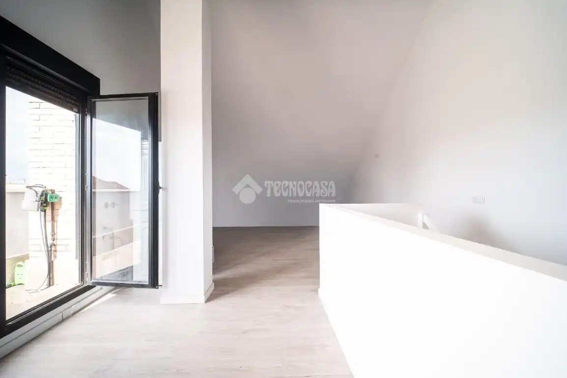 Casa adosada en venta en Mejorada del Campo con Alarma y Piscina comunitaria