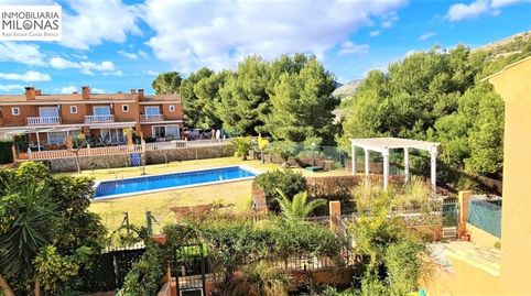 Precioso adosado de 3 dormitorios en urbanización con piscina.
