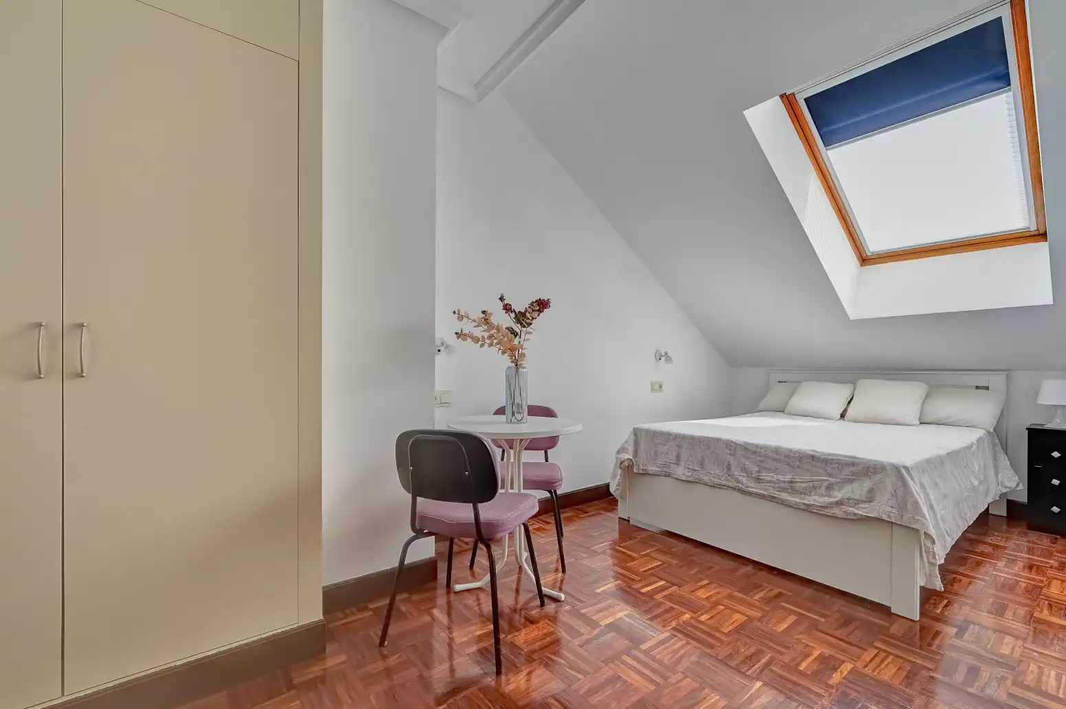 Habitación de Ático en venta en  Pamplona / Iruña con Calefacción, Parquet y Balcón