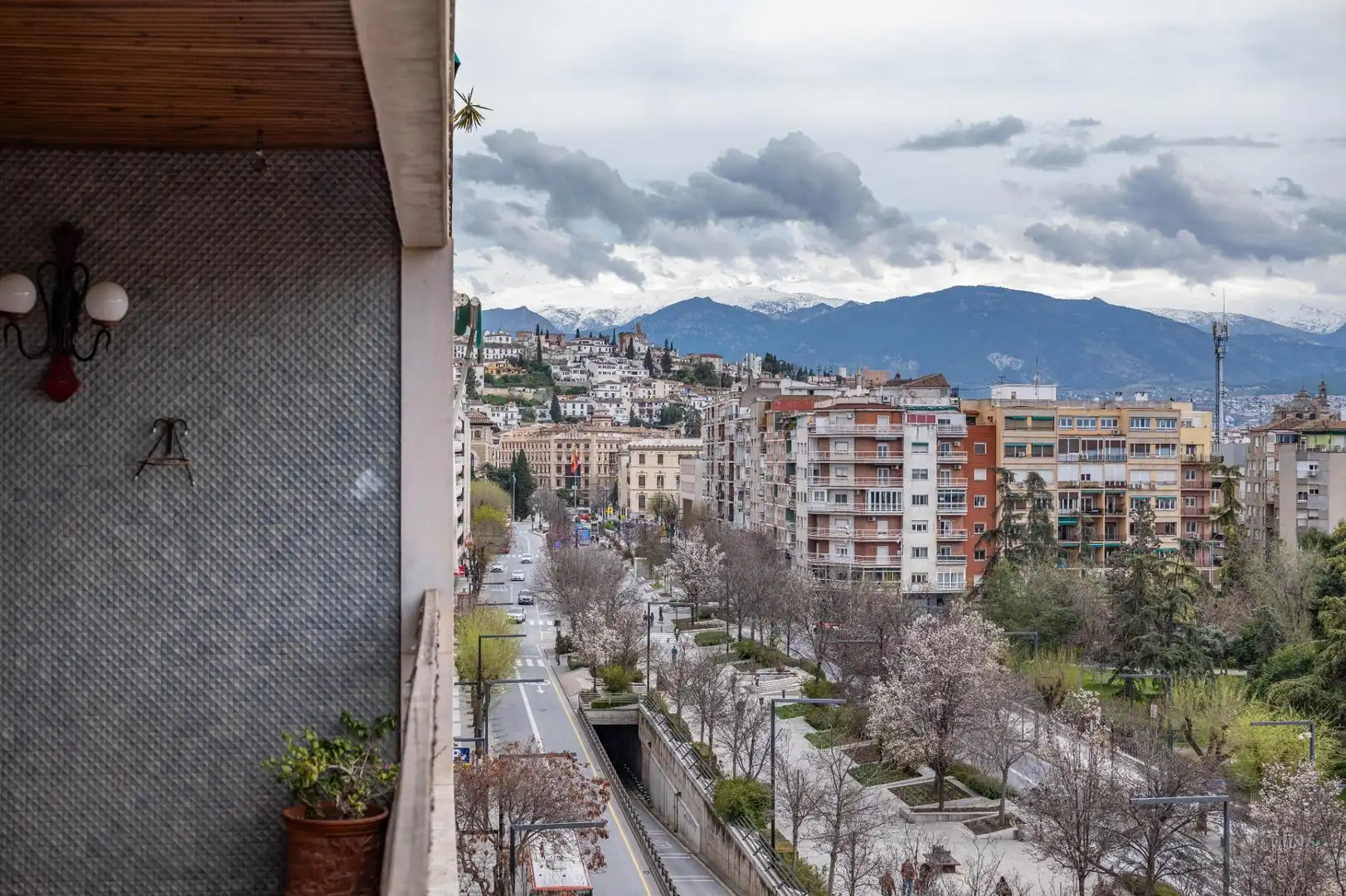 Vista exterior de Piso en venta en Granada con Terraza, Trastero y Balcón
