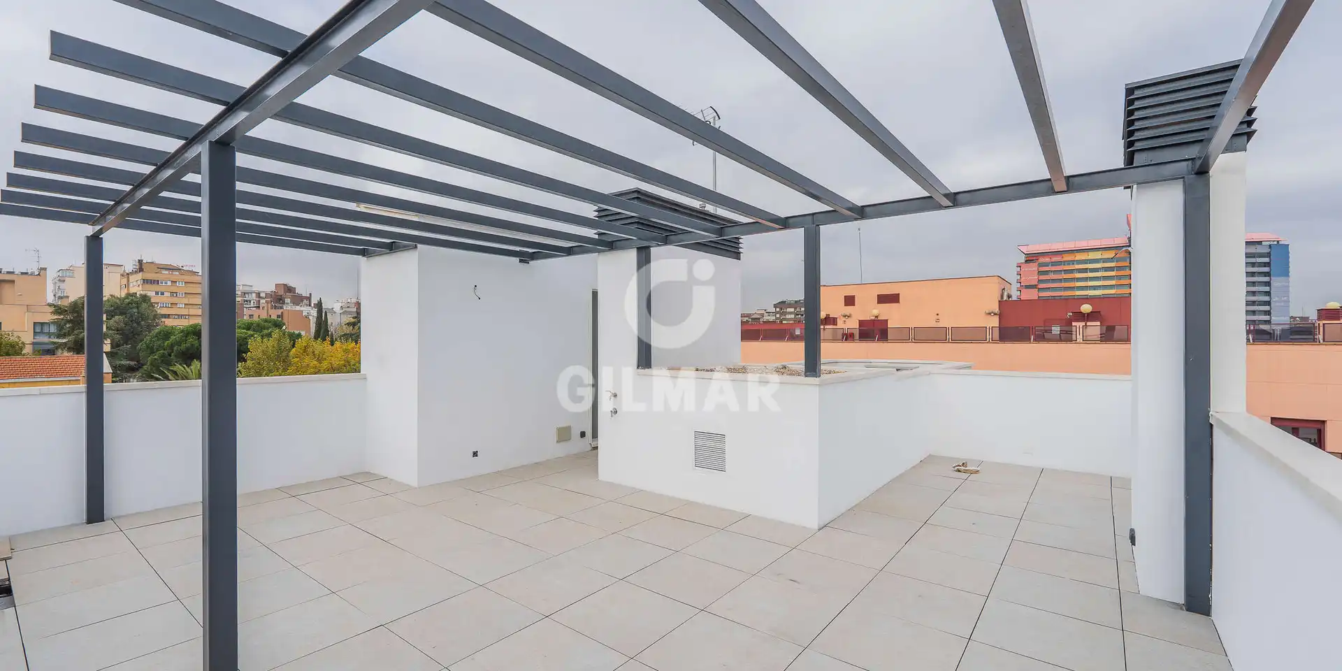 Terraza de Ático en venta en Madrid con Calefacción, Trastero y Balcón