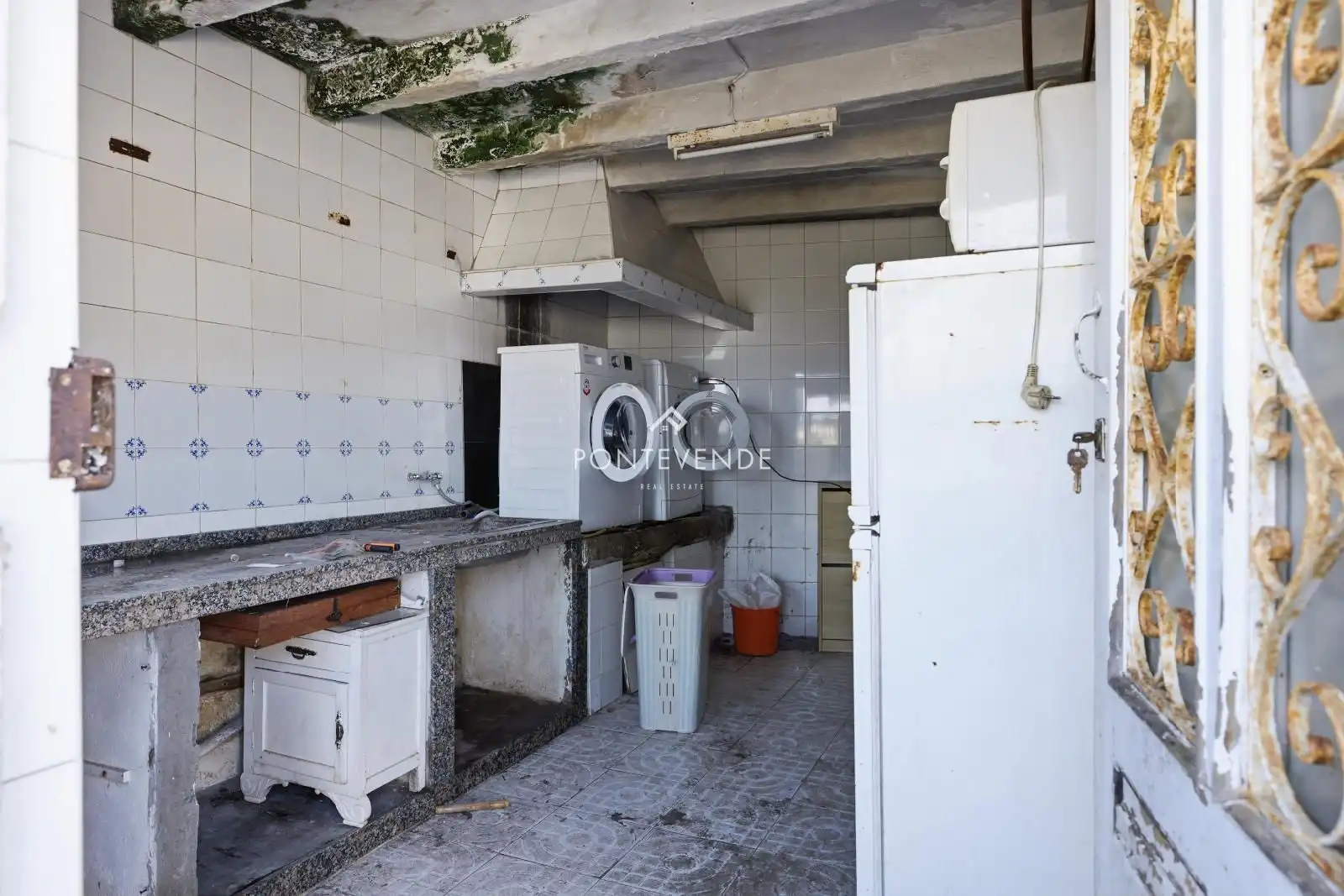 Cuina de Casa o xalet en venda en Marín amb Forn