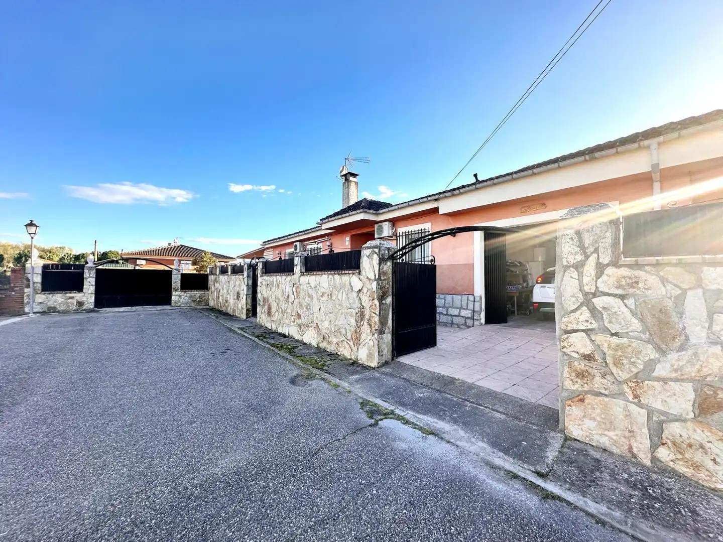 Exterior view of Houses for sale in Escalona  with Air Conditioner, Heating and Private garden