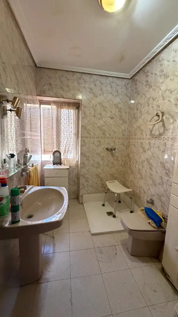 Bany de Casa o xalet en venda en Úbeda amb Aire condicionat, Terrassa i Traster