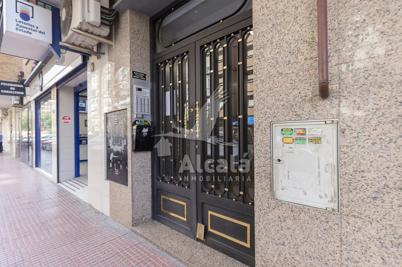 Vista exterior de Piso en venta en Alcalá de Henares con Calefacción y Terraza