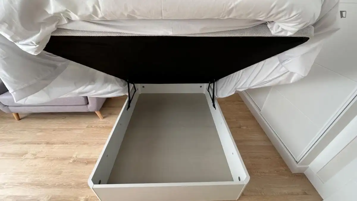 Dormitori de Apartament per a compartir en Bilbao  amb Moblat, Forn i Rentadora