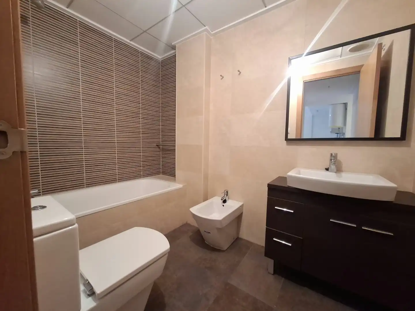 Bathroom of Flat for sale in Valencia  with Air Conditioner and Oven