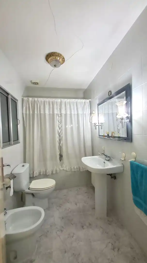 Baño de Casa o chalet en venta en Cuéllar con Calefacción, Trastero y Amueblado