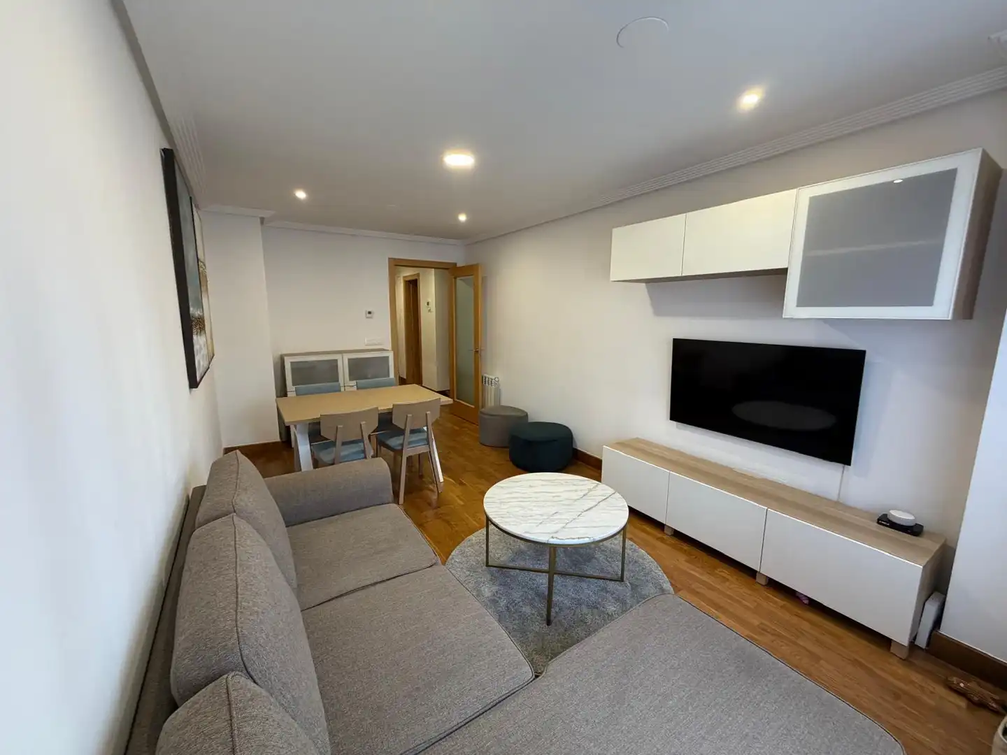 Sala de estar de Piso de alquiler en Vigo  con Calefacción, Parquet y Amueblado