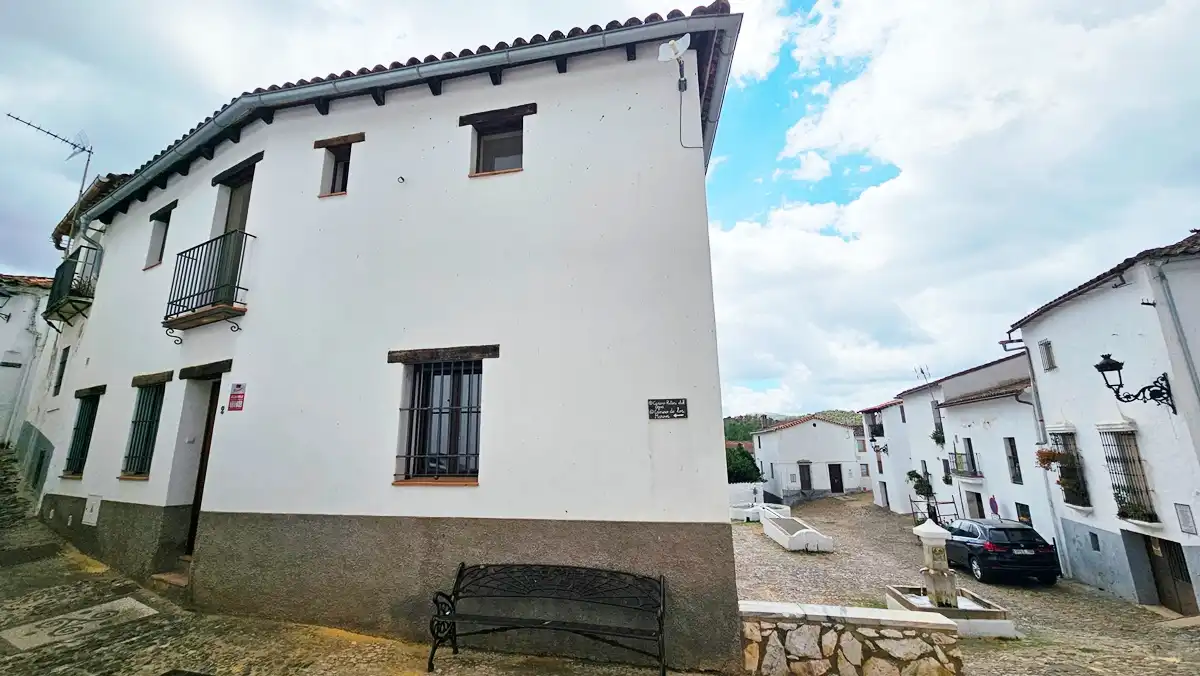Vista exterior de Casa o xalet en venda en Linares de la Sierra amb Traster