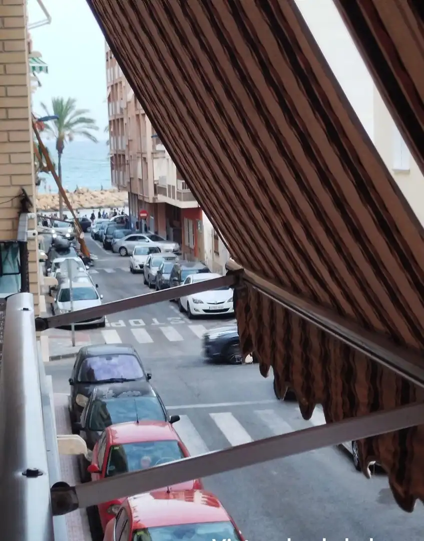 Vista exterior de Apartament de lloguer en Torrevieja amb Calefacció, Terrassa i Moblat