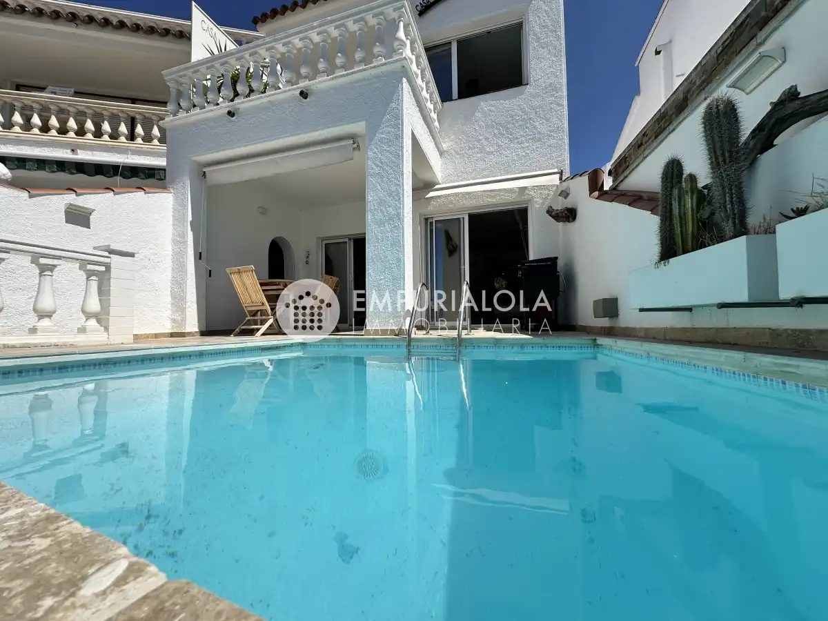 Piscina de Casa o chalet en venta en Empuriabrava con Aire acondicionado, Piscina y Amueblado