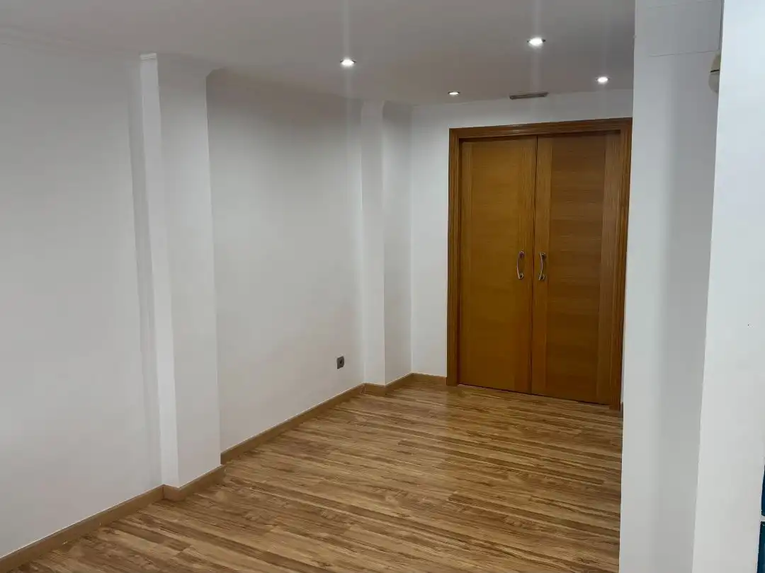 Oficina de alquiler en Elche / Elx con Aire acondicionado, Calefacción y Balcón