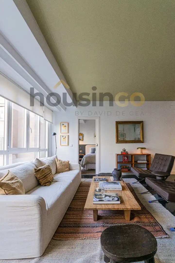 Living room of Flat for rent in Madrid  with Air Conditioner, Heating and Parquet flooring
