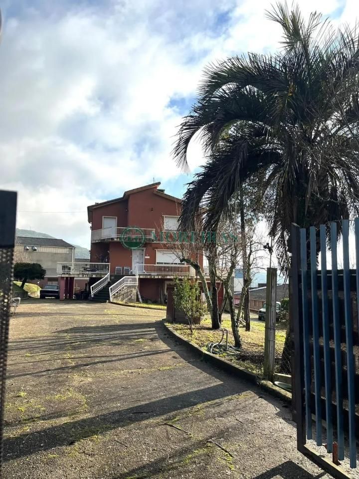 Vista exterior de Casa o xalet en venda en Ourense Capital  amb Calefacció i Jardí privat