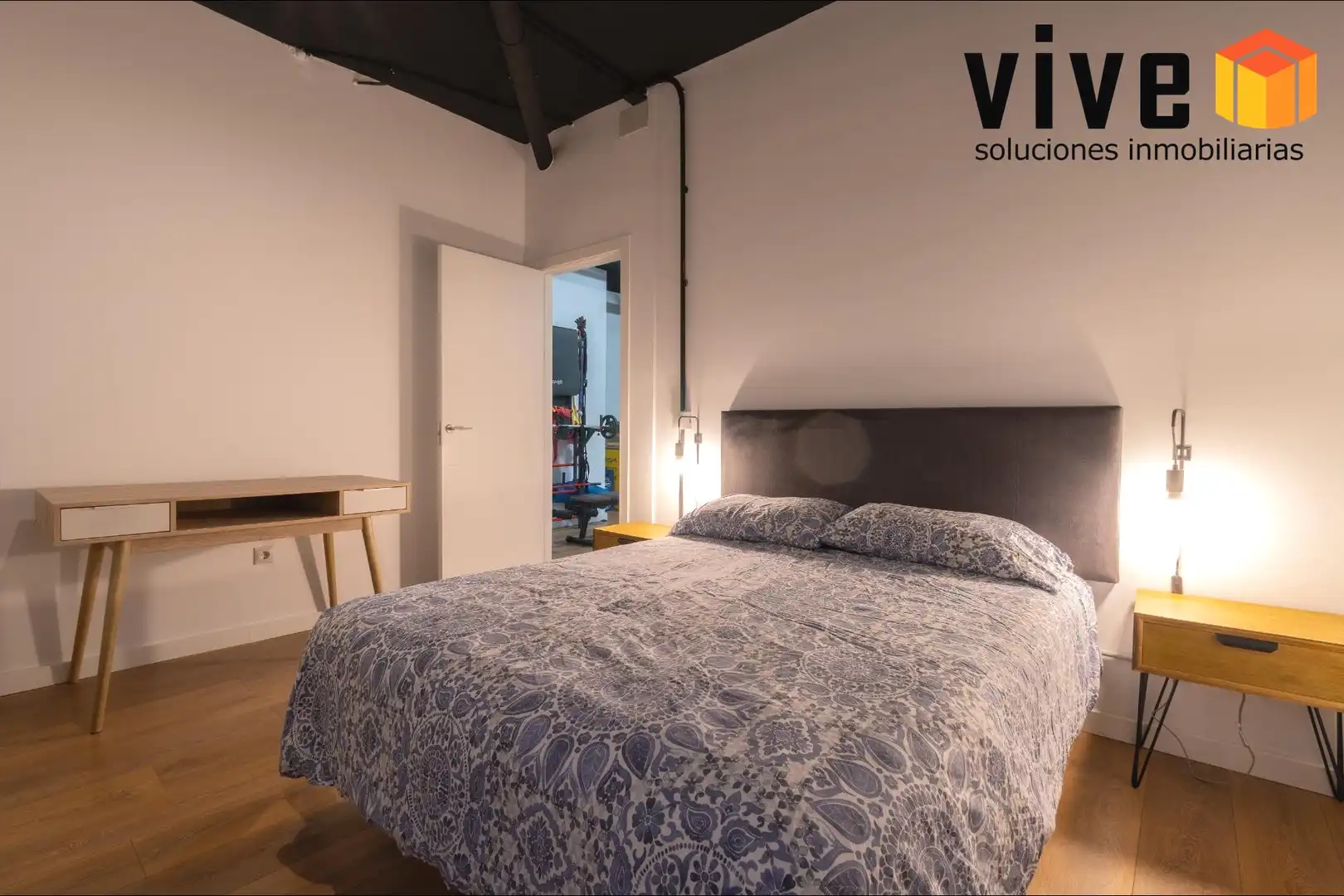 Dormitori de Casa adosada en venda en Mairena del Aljarafe amb Aire condicionat, Calefacció i Jardí privat