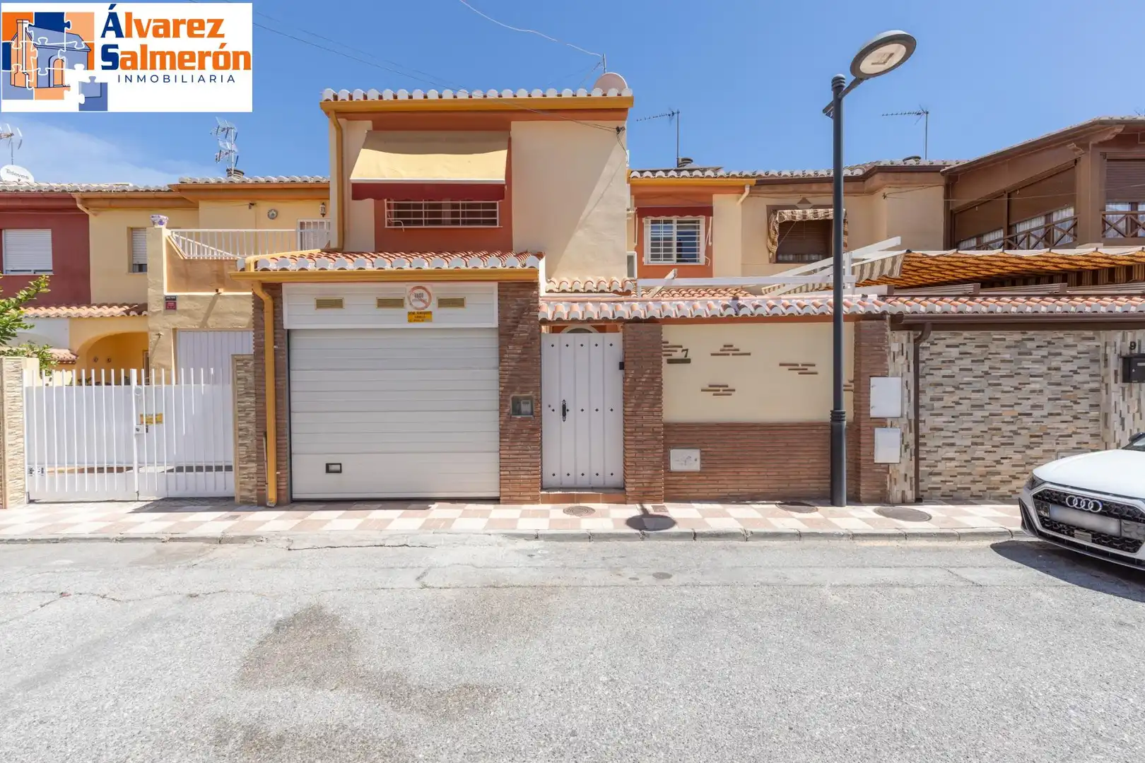 Vista exterior de Casa adosada en venda en Armilla amb Calefacció i Traster