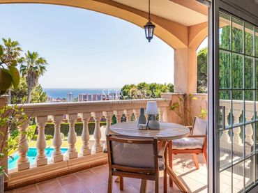 Villa con balcone in vendita a Teià