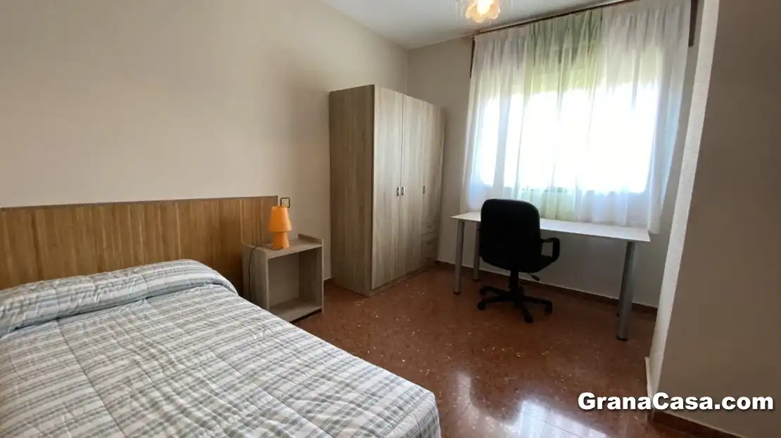 Bedroom of Flat for rent in Granada  with Heating, Terrace and Furnished