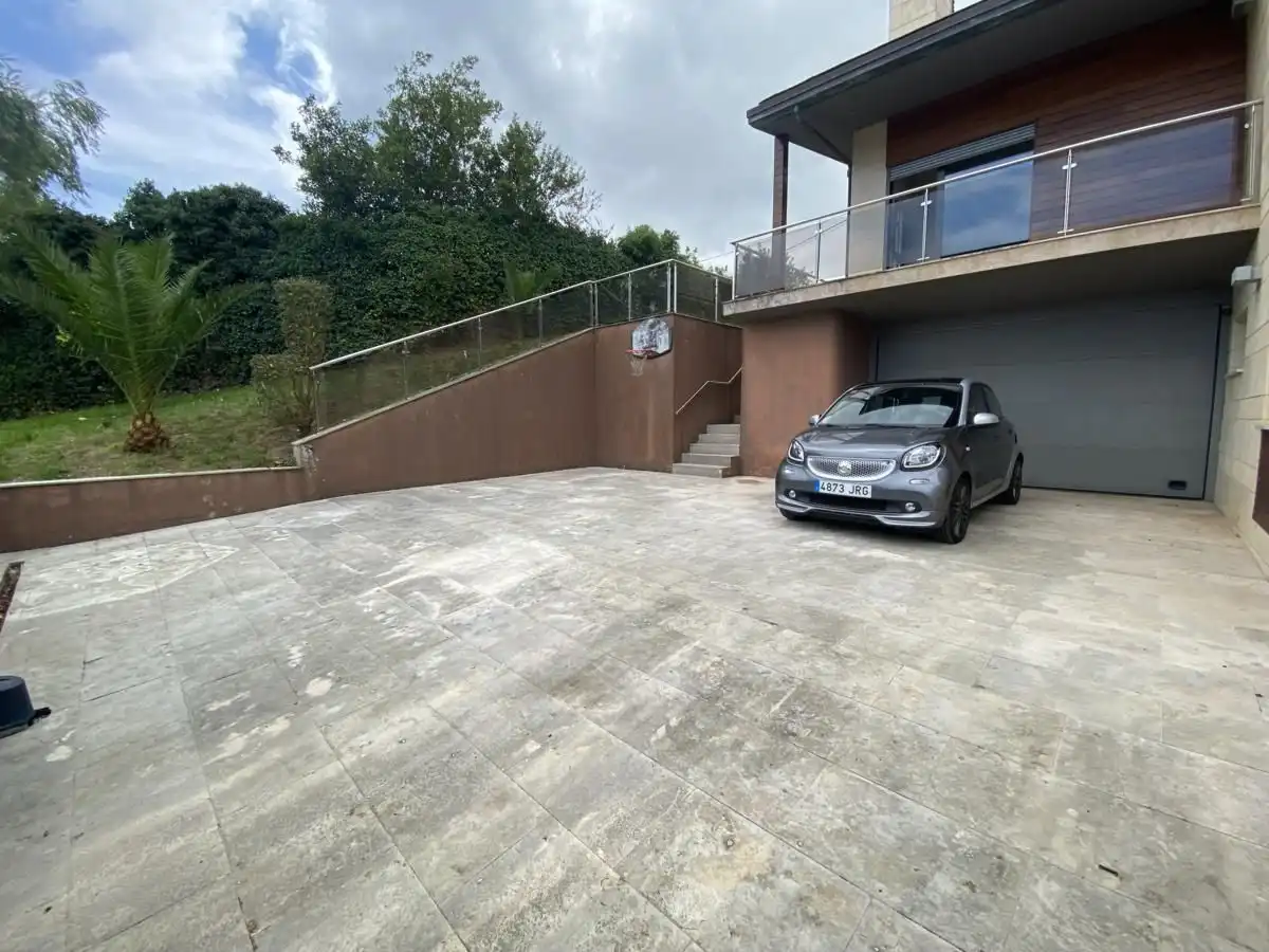 Parking de Casa o chalet en venta en Llanes con Calefacción, Jardín privado y Terraza