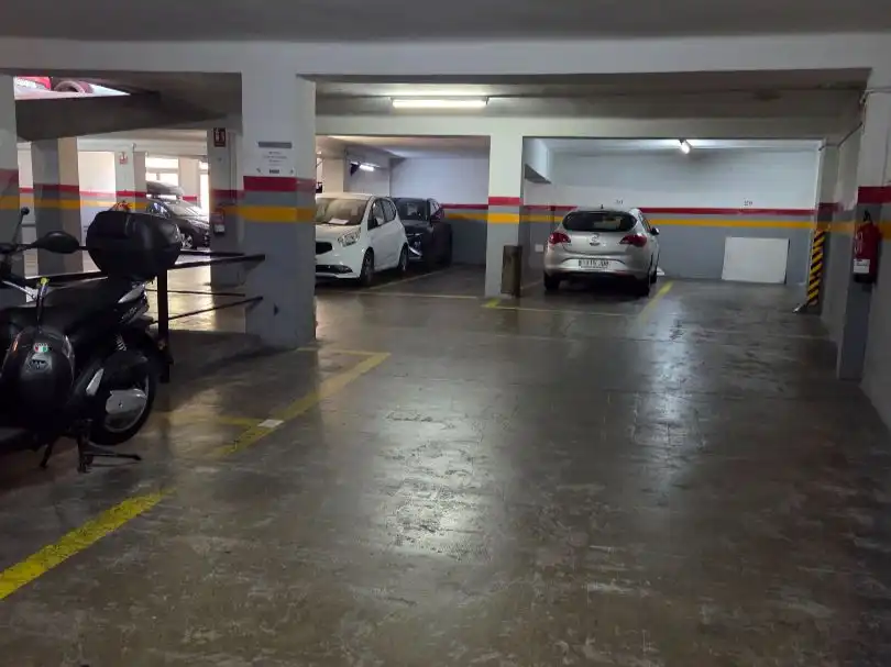 Parkplatz von Garage zur Miete in Nou Barris