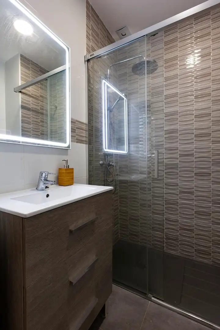 Badezimmer von Erdgeschoss zum Verkauf in Alicante / Alacant mit Klimaanlage, Heizung und Möbliert