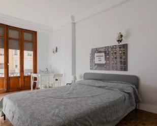 Dormitori de Apartament per a compartir en  Valencia Capital amb Moblat, Balcó i Internet