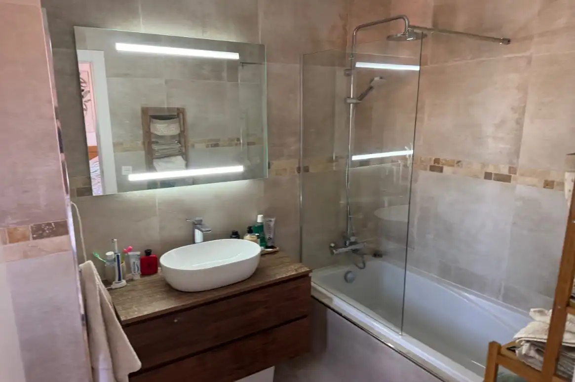 Baño de Casa adosada en venta en Estepona con Aire acondicionado, Calefacción y Jardín privado