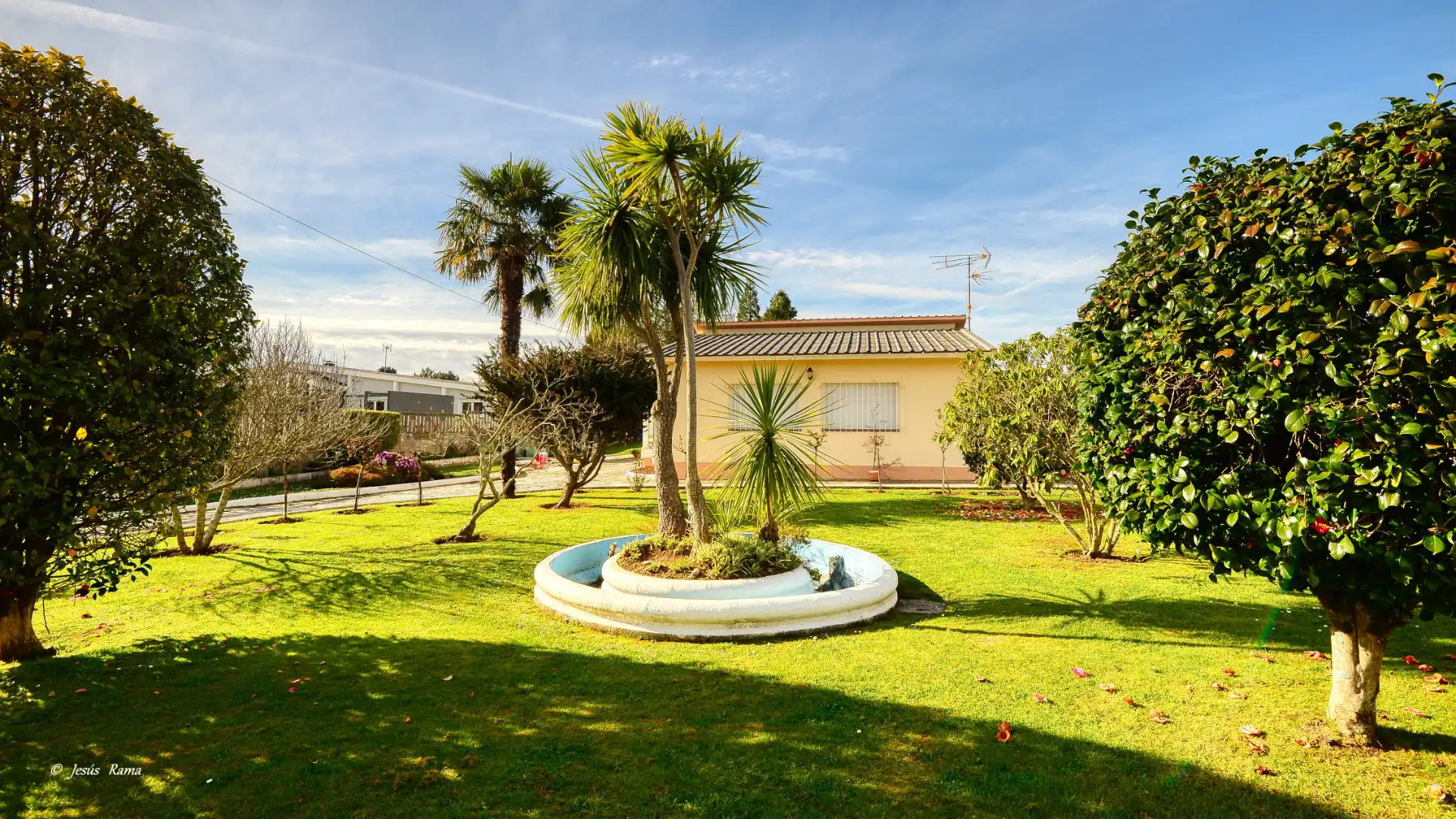Jardí de Casa o xalet en venda en Oleiros amb Jardí privat, Traster i Moblat