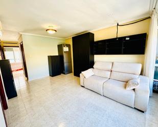 Living room of Flat for sale in  Sevilla Capital  with Air Conditioner and Furnished