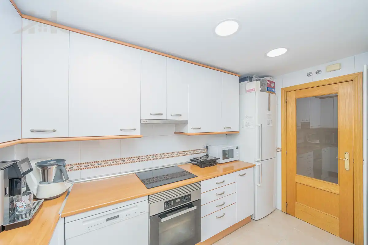 Kitchen of Flat for sale in Boadilla del Monte  with Air Conditioner, Heating and Storage room