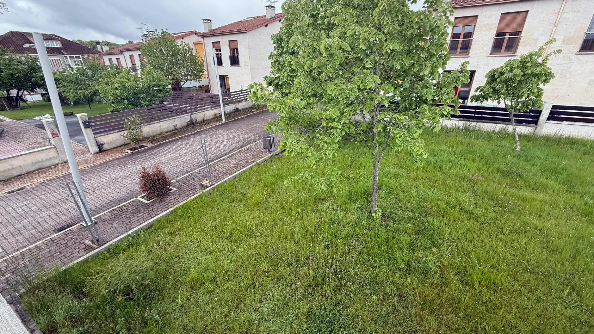 Casa adosada en venta en Allariz con Calefacción, Jardín privado y Terraza
