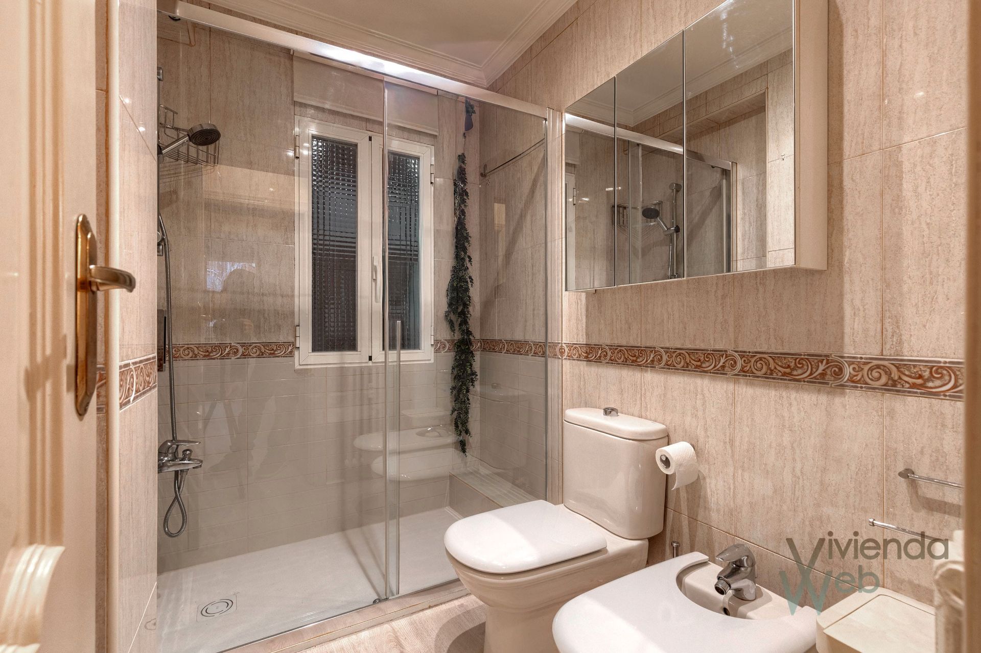 Baño de Piso en venta en  Madrid Capital con Aire acondicionado, Calefacción y Parquet