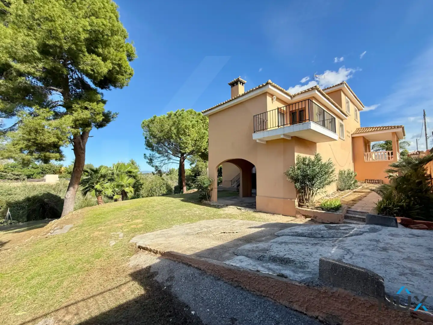 Vista exterior de Casa o xalet en venda en Riba-roja de Túria amb Aire condicionat, Calefacció i Jardí privat