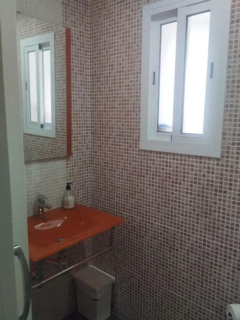 Badezimmer von Wohnung zur Miete in Utrera mit Klimaanlage, Terrasse und Möbliert