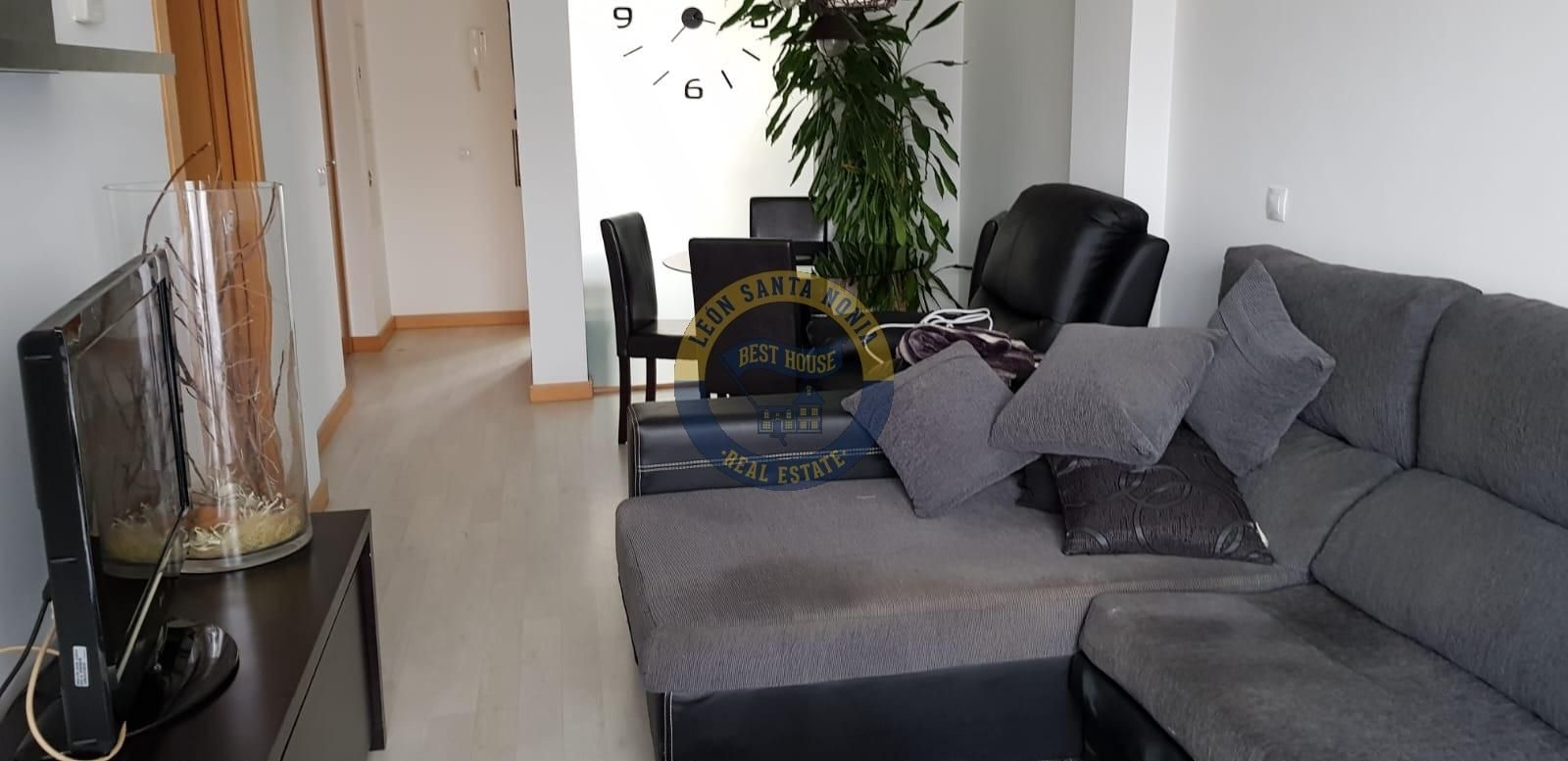 Sala d'estar de Pis en venda en Villaquilambre amb Calefacció i Traster