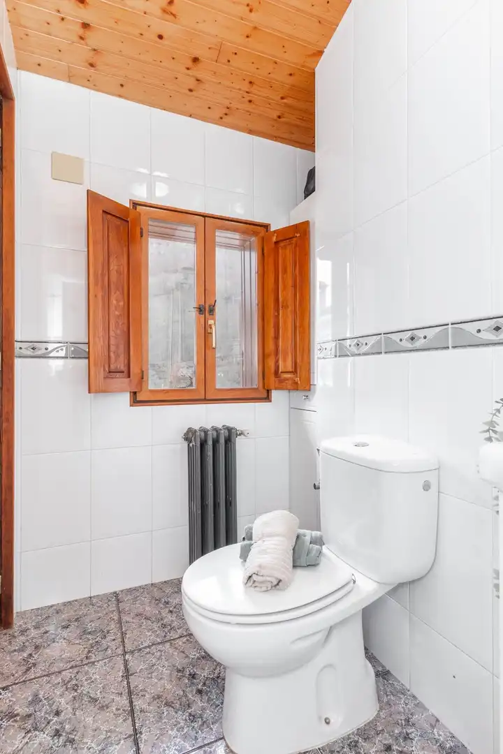 Baño de Casa o chalet en venta en Caso con Calefacción, Jardín privado y Terraza
