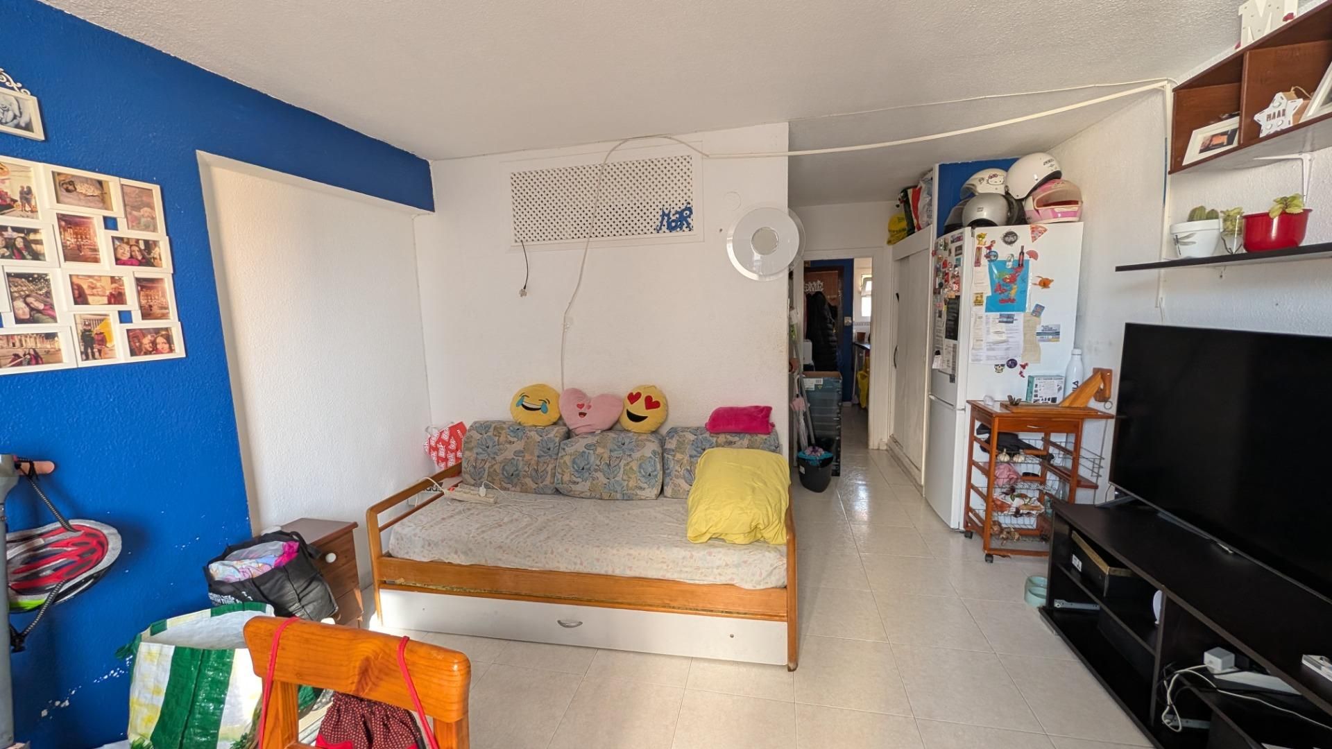 Habitación de Apartamento en venta en Benidorm con Terraza y Piscina comunitaria