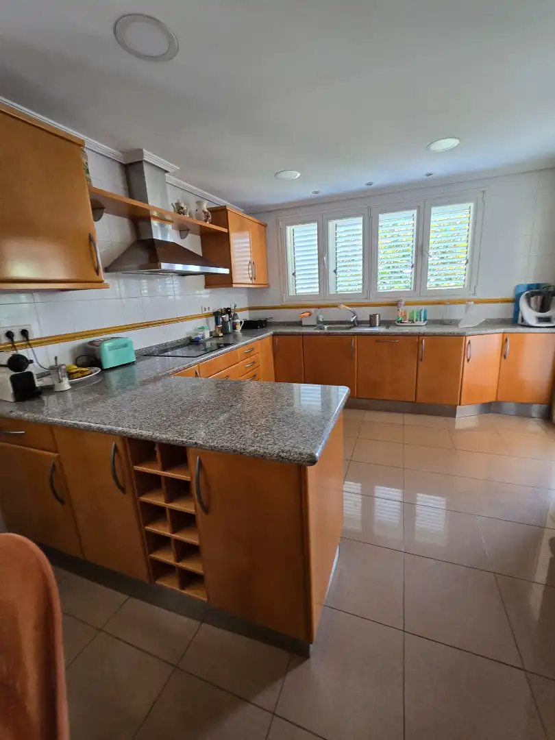 Cuina de Casa o xalet en venda en Benicasim / Benicàssim amb Aire condicionat, Calefacció i Jardí privat