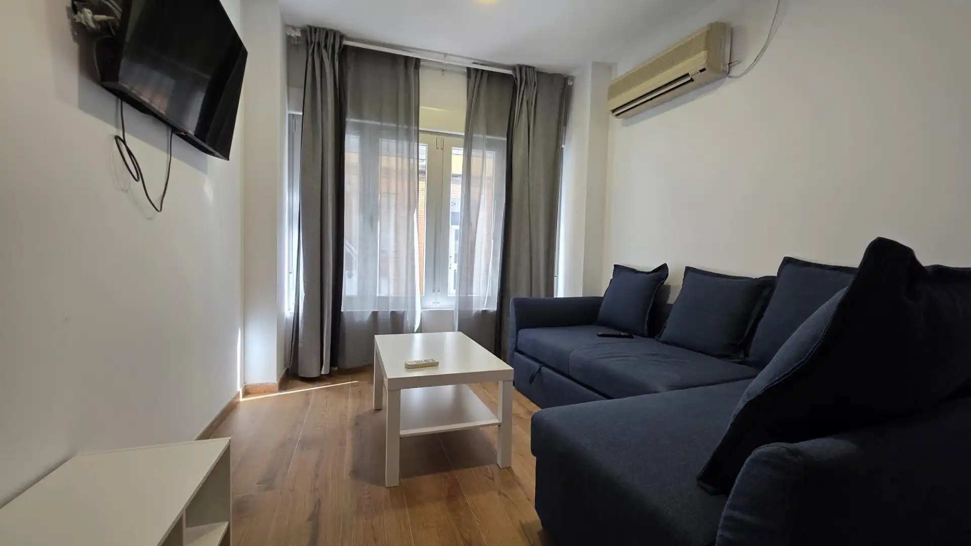 Local comercial en venta en Calle CARMEN TATO, imagen 2