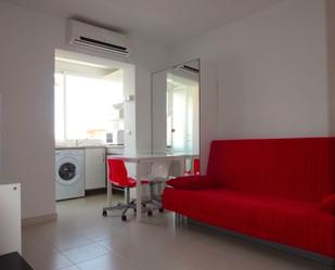 Sala d'estar de Estudi de lloguer en  Madrid Capital amb Aire condicionat i Moblat