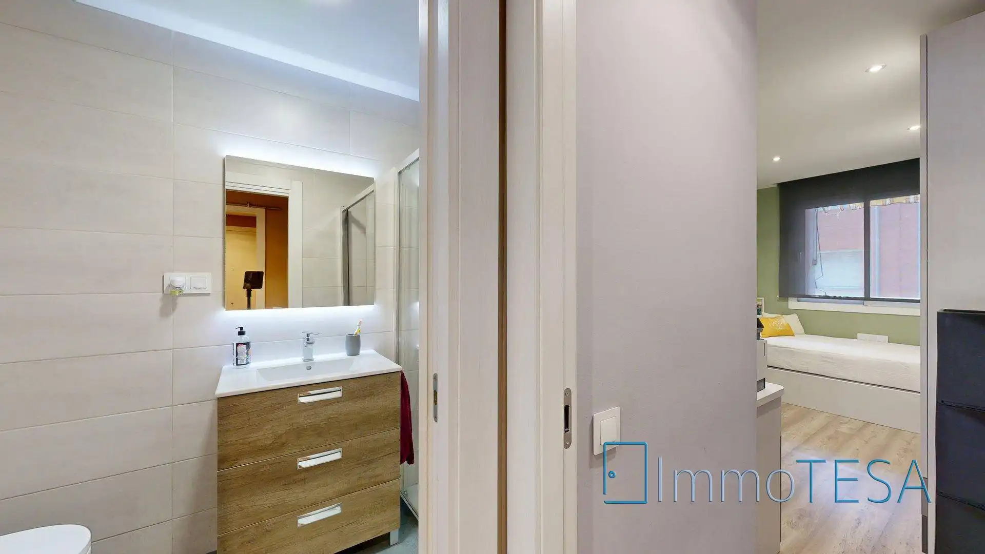 Bathroom of Flat for sale in Sabadell  with Air Conditioner, Heating and Parquet flooring