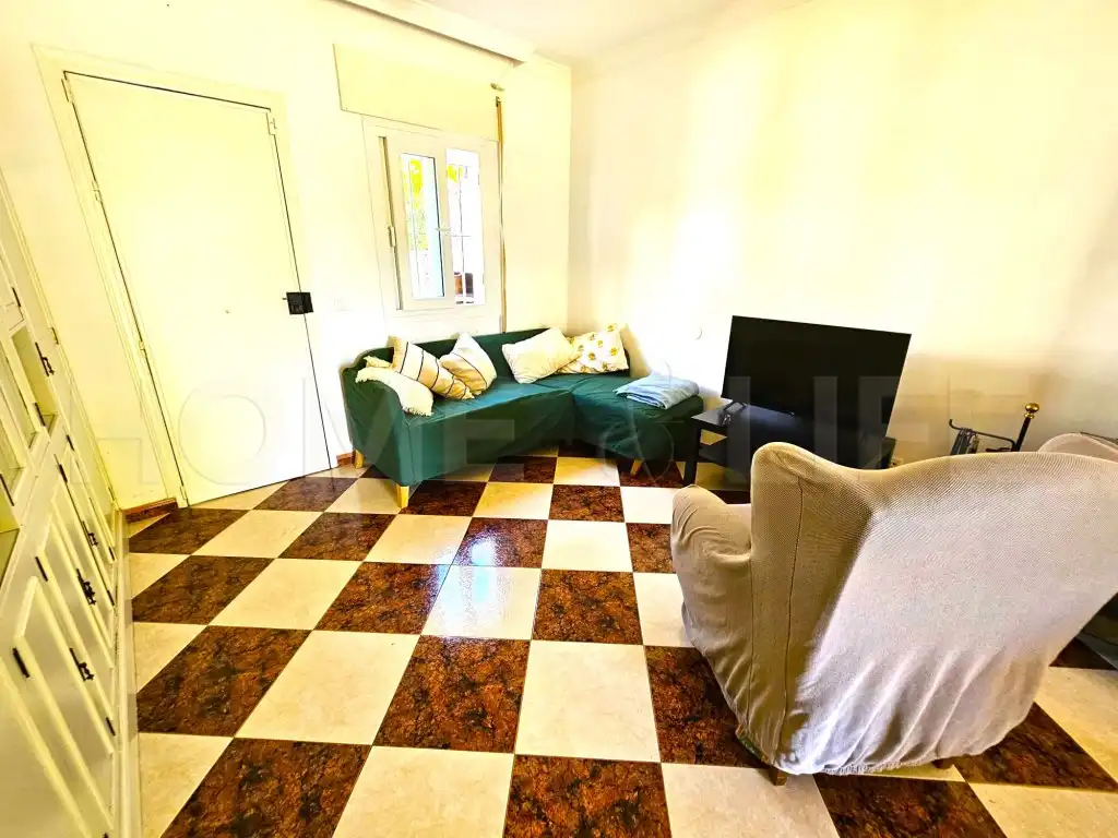 Sala d'estar de Casa adosada en venda en Benalmádena amb Terrassa i Moblat