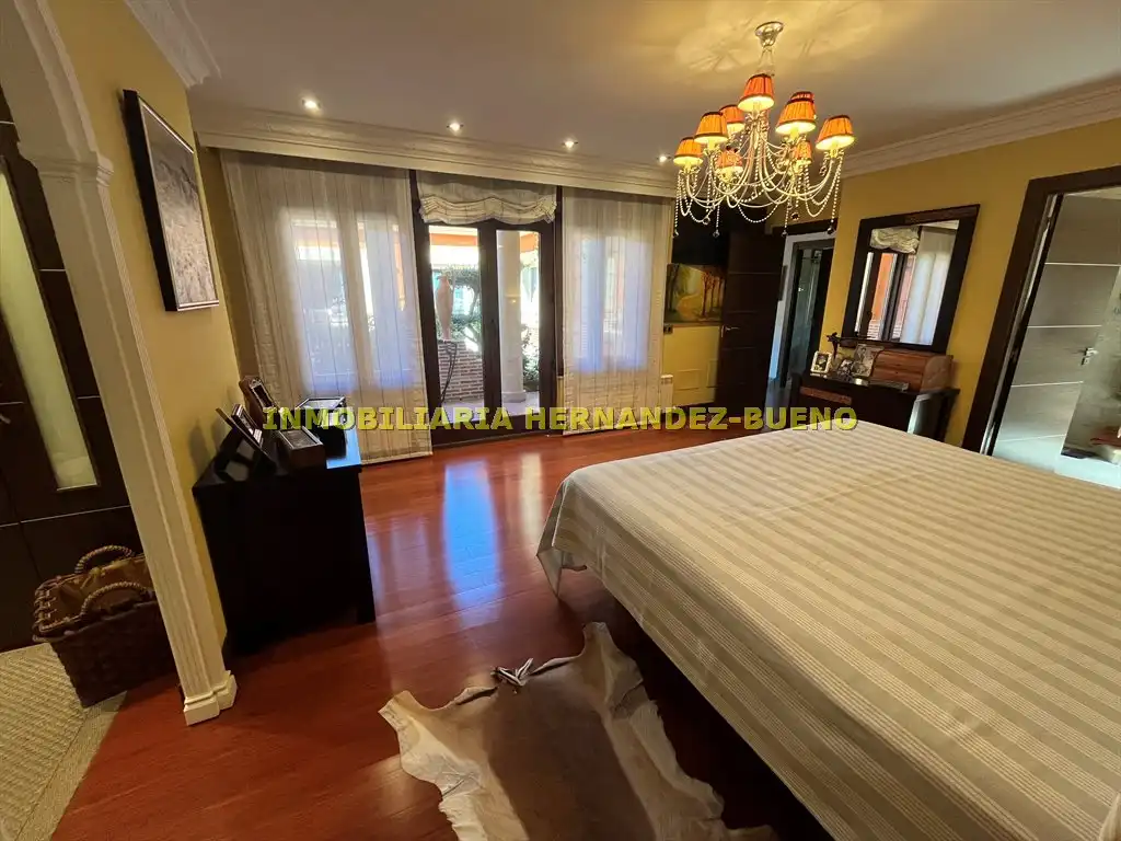 Habitación de Casa o chalet en venta en Carbajosa de la Sagrada con Aire acondicionado, Calefacción y Jardín privado