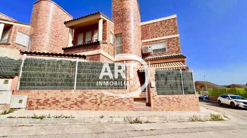MAGNÍFICO ADOSADO ESQUINERO EN RIBAROJA DEL TURIA
