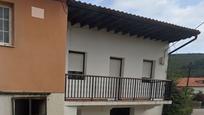 Vista exterior de Casa adosada en venda en Arnuero amb Jardí privat, Terrassa i Balcó