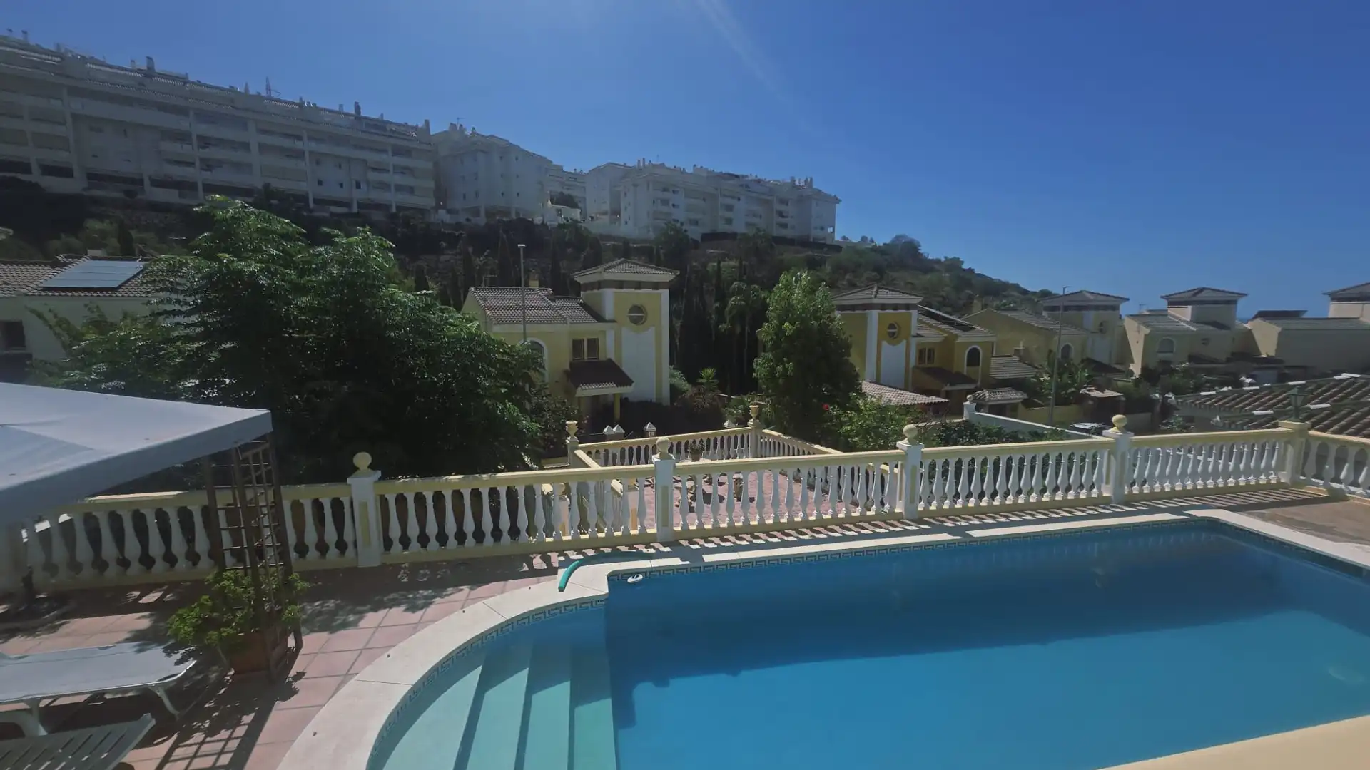 Schwimmbecken von Haus oder Chalet zum Verkauf in Rincón de la Victoria mit Klimaanlage, Heizung und Privatgarten