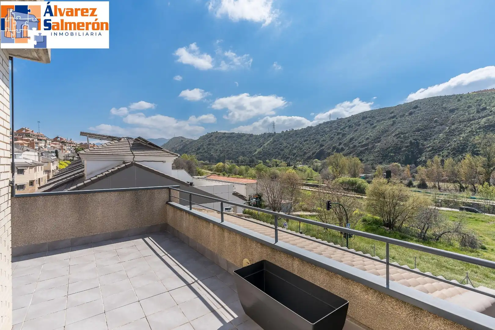 Terrasse von Einfamilien-Reihenhaus zum Verkauf in Granada mit Privatgarten und Balkon